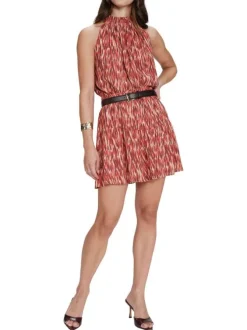 Jupe courte rouge avec motifs abstraits et une coupe fluide