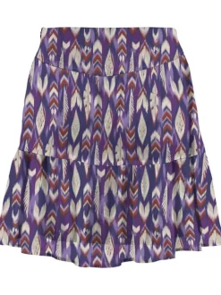Jupe courte violette avec une coupe bohème et motif à plume
