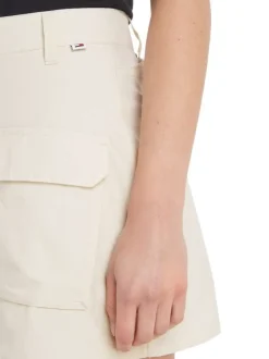 Jupe en coton mélangé beige unie avec une coupe courte et 4 passants