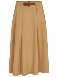 Jupe longue beige à plis pourvue d'une coupe évasée et d'une fermeture zippée
