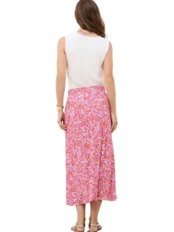 Jupe longue rose à motif floral avec une taille intermédiaire et des boutons
