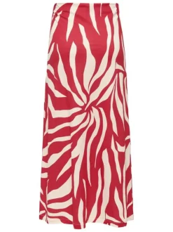 Jupe longue rouge avec des motifs floraux et une coupe fluide