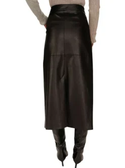 Jupe midi noire en simili cuir avec une coupe droite et 2 poches