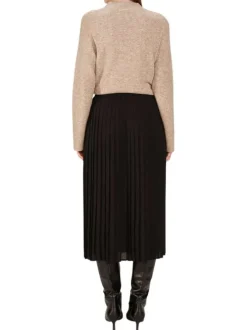 Jupe midi noire unie avec une coupe droite et un aspect plissé