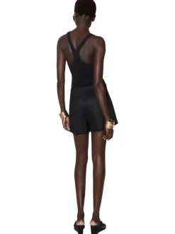 Jupe-short anthracite unie pourvue d'une coupe portefeuille