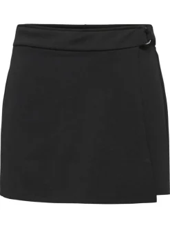 Jupe short courte noire unie en coton biologique avec une coupe fluide