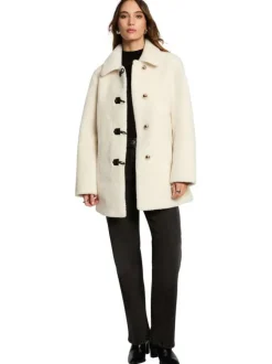 Manteau écru uni coupe droite avec un col à rabats et des boutons