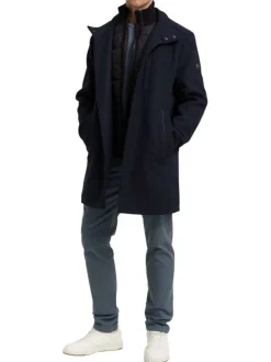 Manteau marine uni avec un col montant et boutonnière à l'avant