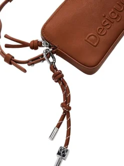 Mini sac à bandoulière camel grainé avec le nom de la marque embossé