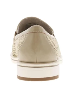 Mocassins beiges tressées avec un bijoux à l'avant et à talon carré