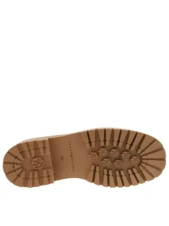 Mocassins en cuir camel à talon plat et semelle chunky avec bride et logo métallique en relief