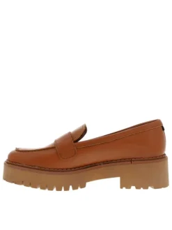 Mocassins en cuir camel à talon plat et semelle chunky avec bride et logo métallique en relief