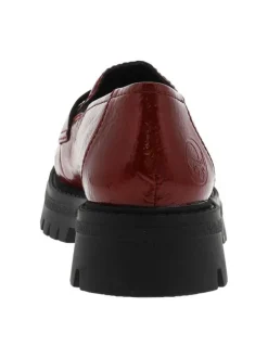 Mocassins en vernis rouge avec semelles crantées à talon plat