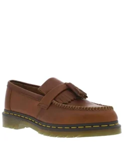 Mocassins marron à semelle à talon plat et avec des franges et un pompon