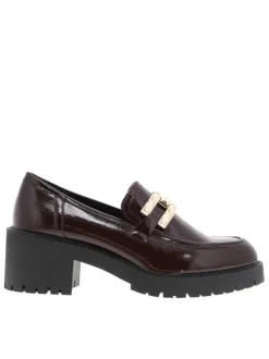 Mocassins noirs en matière lisse et vernie avec semelle à talon décroché bas
