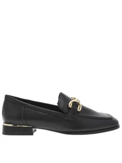Mocassins noirs en simili cuir avec une boucle décorative et un talon plat