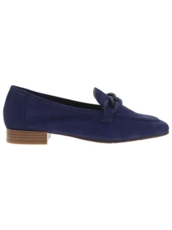 Mocassins à talon plat marines en cuir avec chaîne métallique épaisse sur le cou-de-pied