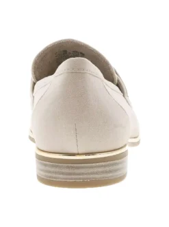 Mocassins taupe à talon décroché bas avec trépointe dorée et boucle beige
