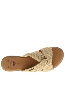 Mules beiges à semelle plate avec des brides croisées à l'avant