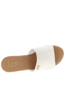 Mules blanches et taupe à talon compensé texturé avec bout ouvert