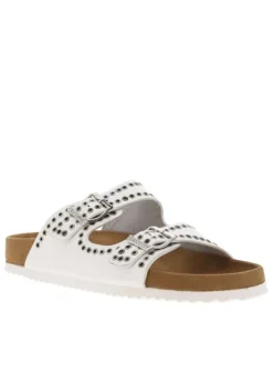 Mules blanches à œillets métalliques et à boucles à ardillon sur le côté