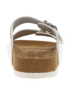 Mules blanches à œillets métalliques et à boucles à ardillon sur le côté