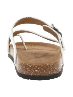 Mules blanches ouvertes à sangles avec une boucle à ardillon et à talon plat