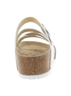 Mules blanches à talon plat et fermeture avec une boucle à ardillon