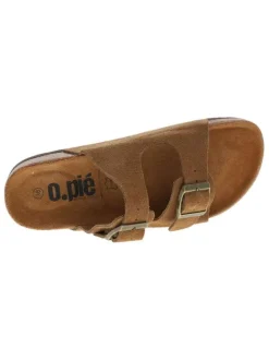 Mules camel en cuir avec un talon plat et deux boucles à ardillon