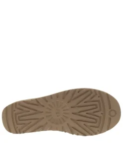Mules Classic Micro en cuir sable, avec talon plat et logo cousu à l’arrière