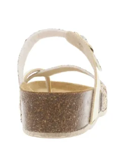 Mules dorées avec un entre-doigt un talon semi-compensé et des sequins