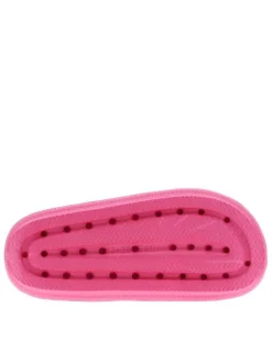 Mules fuchsia à semelle plate avec un logo à l'intérieur et une matière texturée