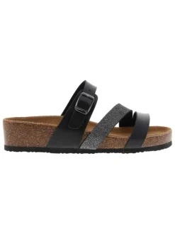 Mules noires avec un talon compensé bas et une boucle à ardillon