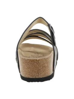 Mules noires avec un talon plat et une fermeture avec boucle à ardillon