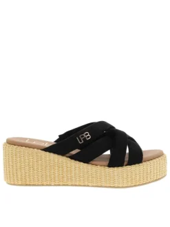 Mules noires avec un talon semi-compensée et des sangles croisées