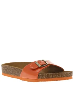 Mules Opaline oranges vernis avec logo embossé sur le côté et aspect liège