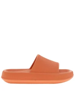 Mules orange avec un talon plateforme et un revêtement texturé