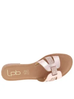 Mules roses métal avec un talon plat et un logo en pièce métallique