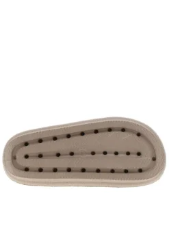 Mules taupe avec un talon plateforme et un revêtement texturé
