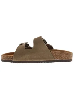 Mules taupe en cuir avec un talon plat et deux boucles à ardillon