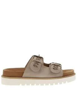 Mules taupe en suède à semelle plate et à sangles à boucle à ardillon