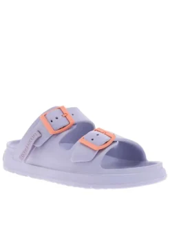 Mules violettes à semelle plate avec une fermeture à boucle à ardillon