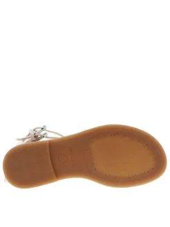 Nu-pieds blancs à semelle plate beige et à boucles à ardillon argentées