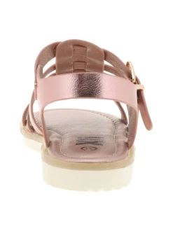 Nu-pieds rose avec un talon plat et une boucle à ardillon dorée