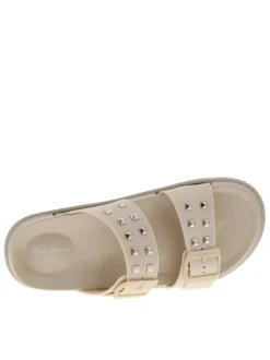 Nu-pieds beiges avec un talon plat et 2 boucle à ardillon avec clous