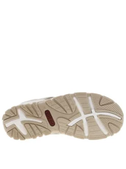 Nu-pieds beiges et gris clairs avec une tige en maille et à semelle plate