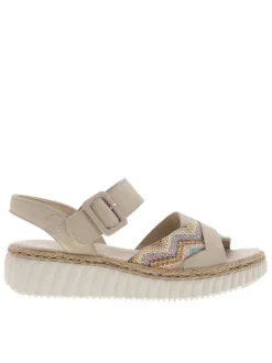 Nu-pieds beiges à semelle compensée et une fermeture à boucle à ardillon