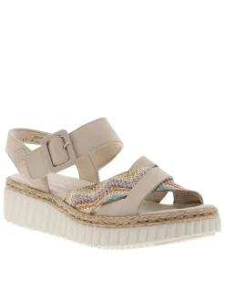 Nu-pieds beiges à semelle compensée et une fermeture à boucle à ardillon