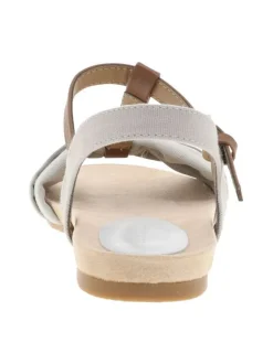 Nu-pieds beiges à semelle plate avec une fermeture à boucle à ardillon