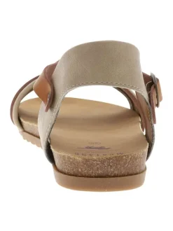 Nu-pieds beiges à semelle plate et une fermeture à boucle à ardillon